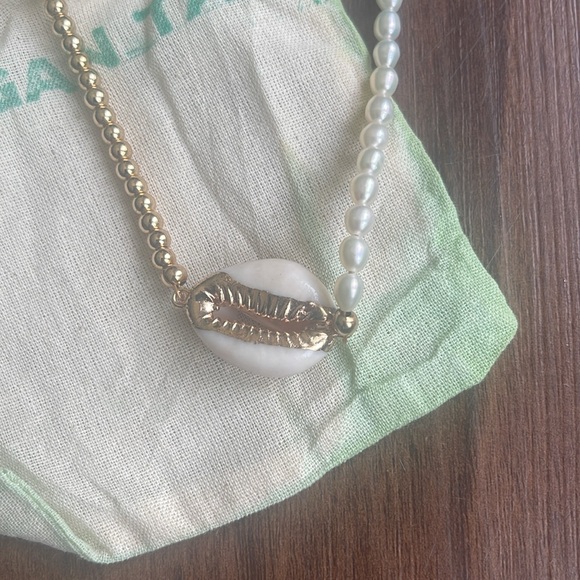 Logan Tay Bondi Pearl Necklace - Picture 2 of 4